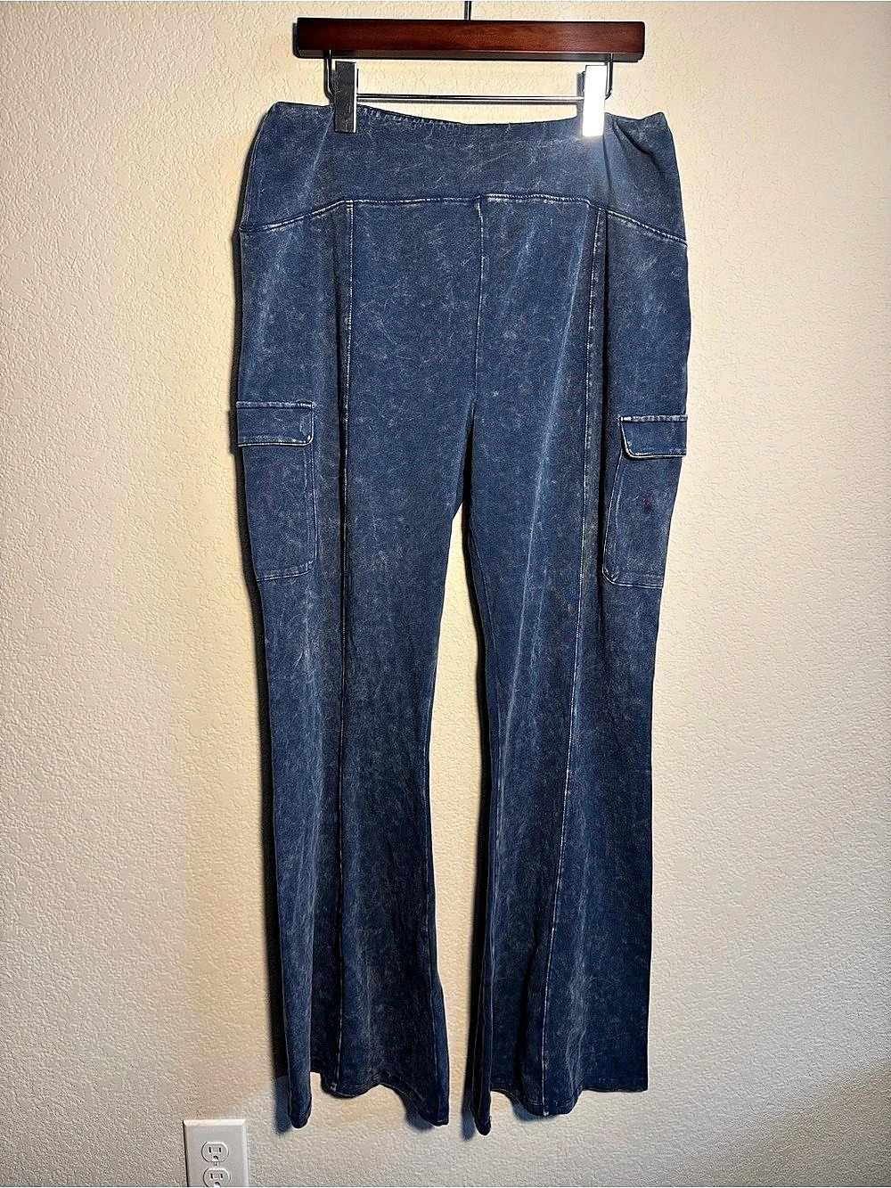 Earthbound Blue cargo flare  Leggings Size XXL